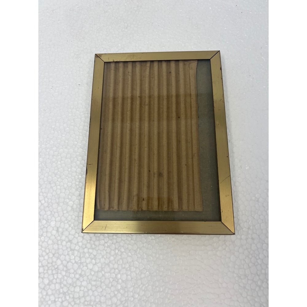 Vintage Brass Tone Metal Picture Frame Slim Minimalist Tabletop Easel Back 5x7